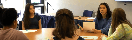 Children playing icon